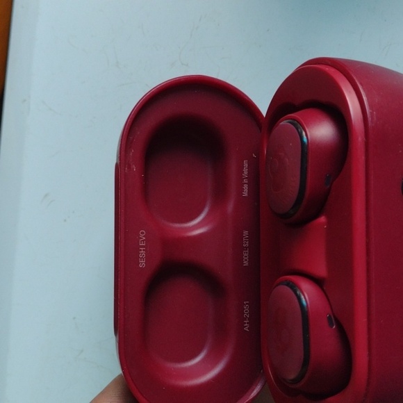 Sesh Evo Skullcandy Earbuds - Picture 2 of 2